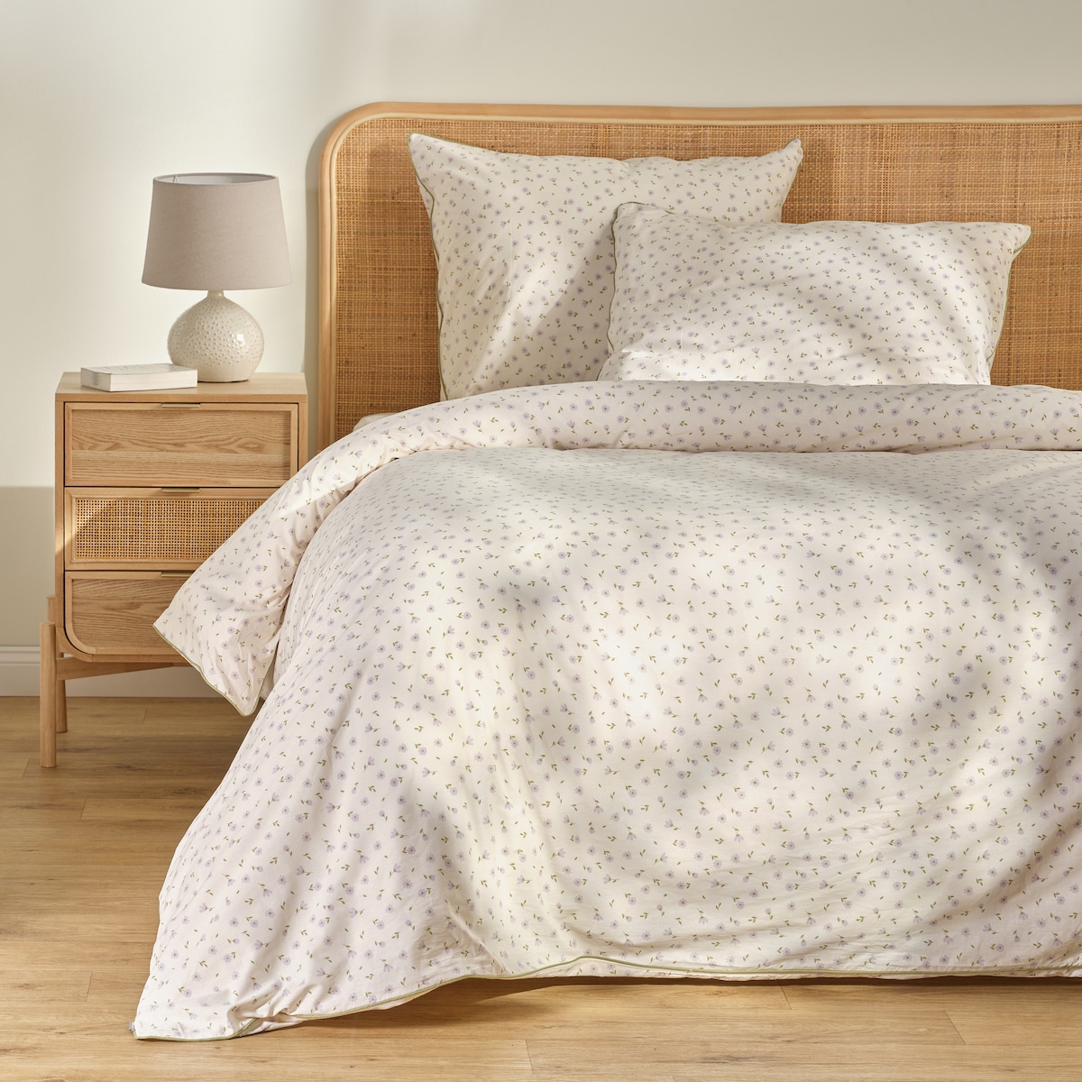 Pościel bawełniana z lamówką Avis 160x200 cm z motywem kwiatowym