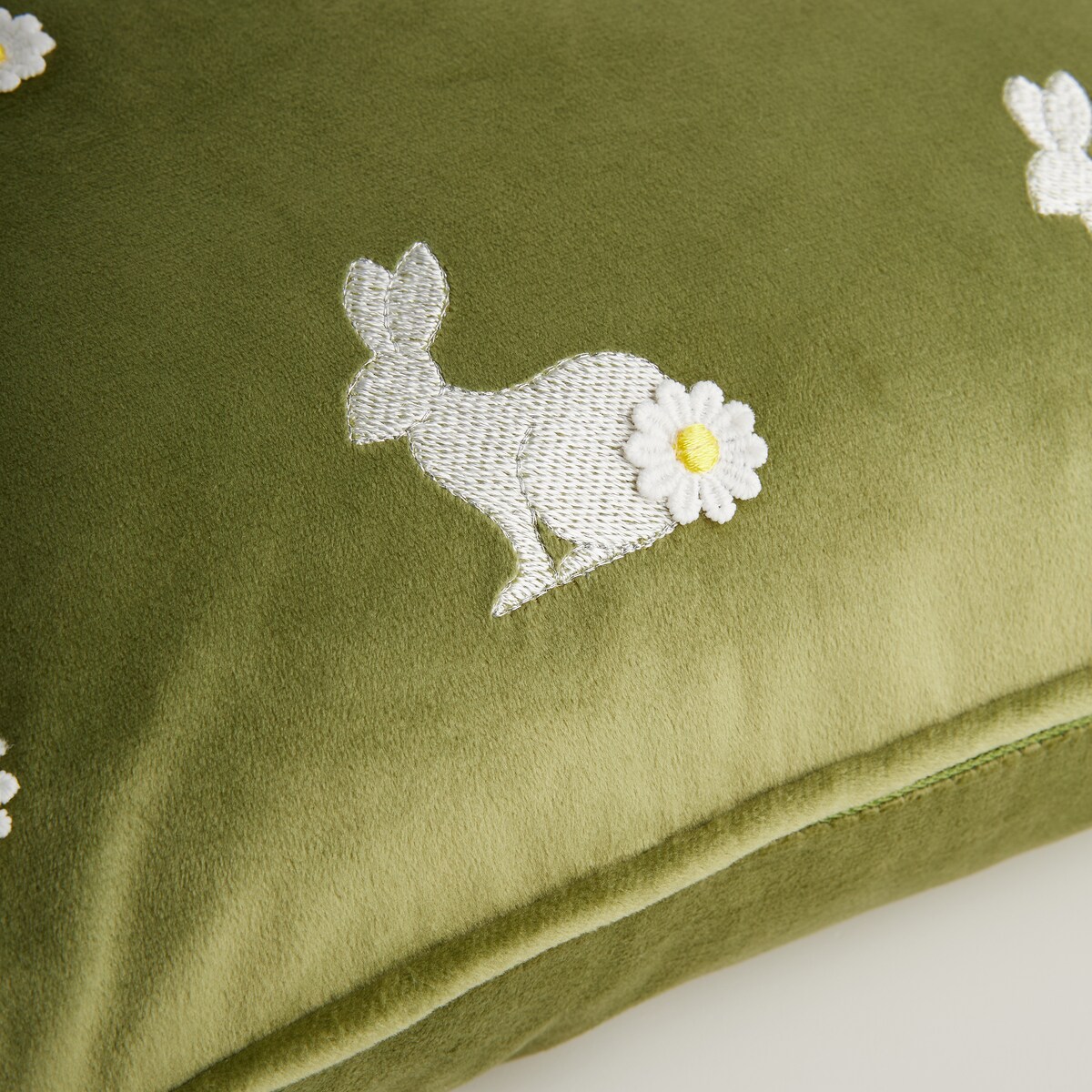 Poszewka Haftowana Hopspring 45x45 cm z motywem królika