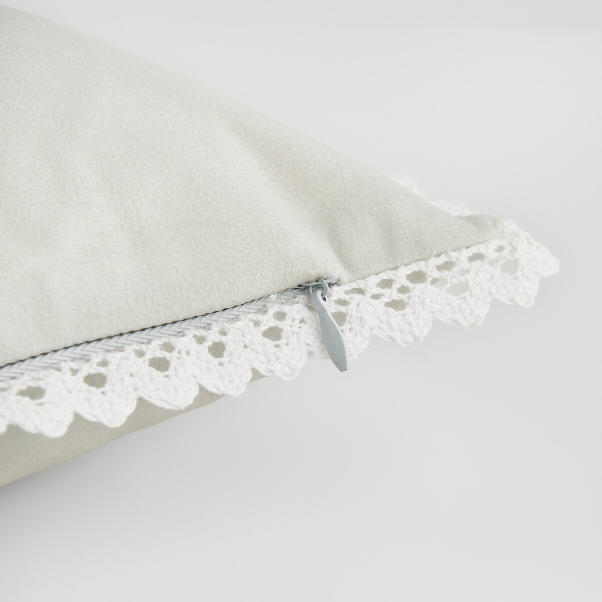 Poszewka z nadrukiem Emi 45x45 cm z motywem królika