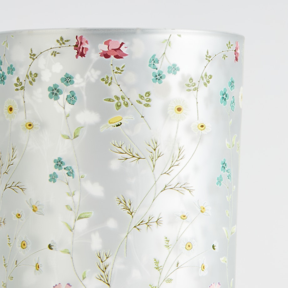 Świecznik Dowme z motywem kwiatowym