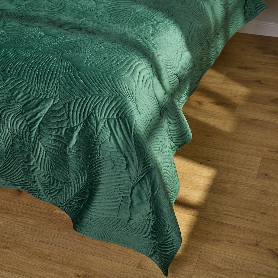 Jednokolorowa narzuta na łóżko z przeszywanym wzorem Nounis 200x220 cm z motywem roślinnym