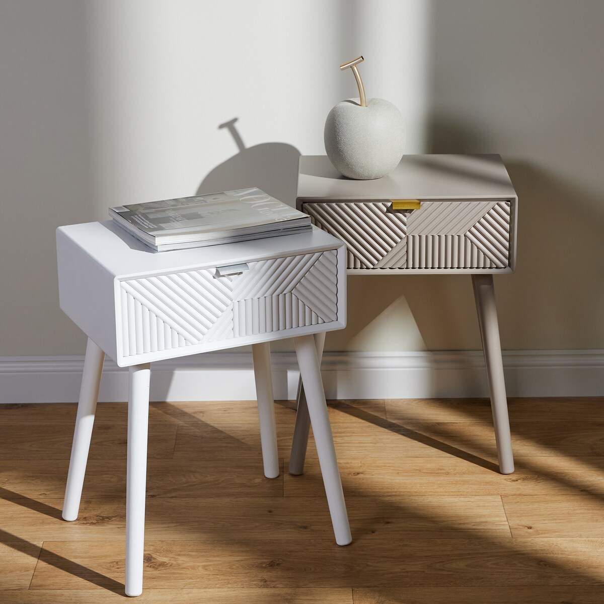 Ryflowana szafka nocna indygo