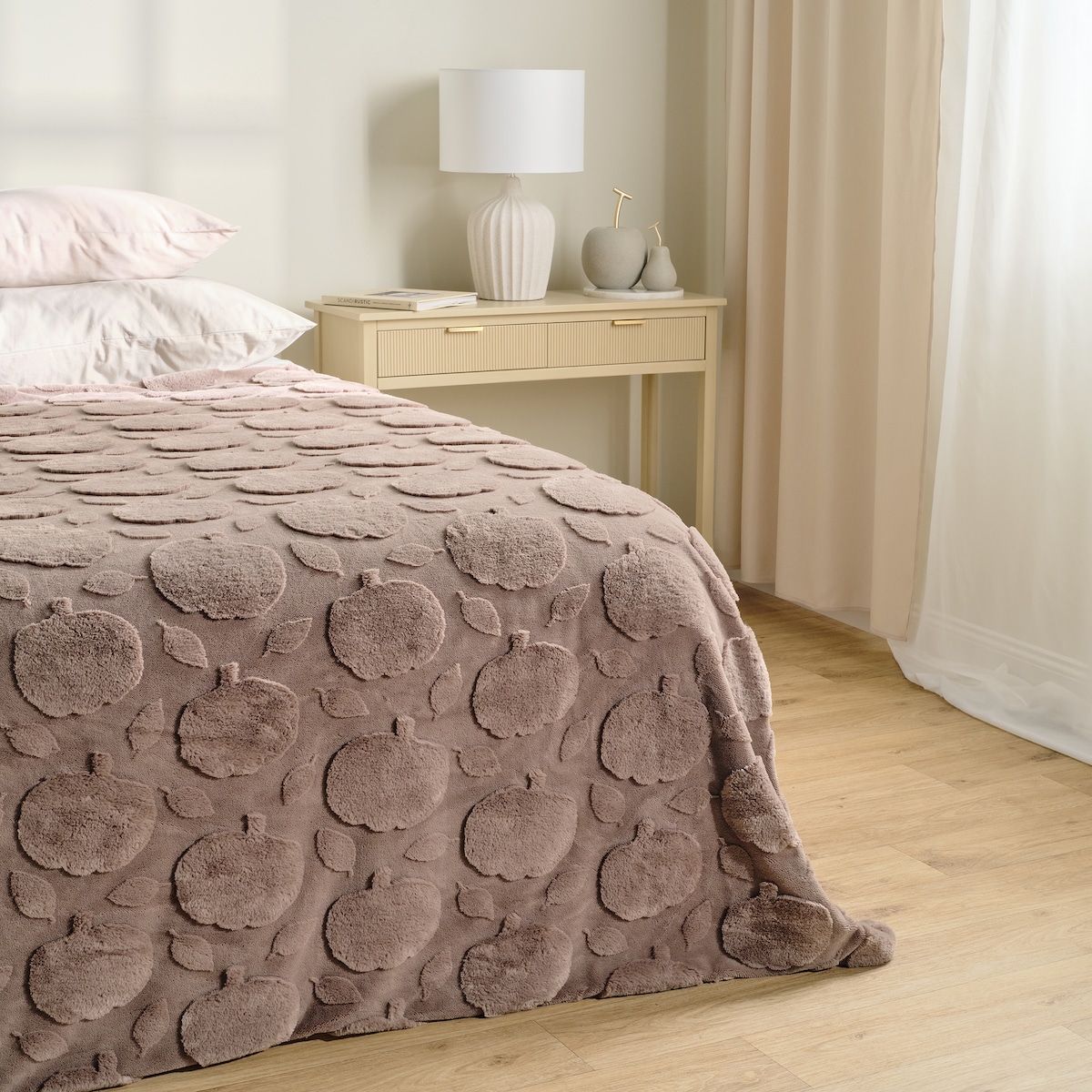 Jednokolorowa futrzana narzuta na łóżko Atumi 180x200 cm