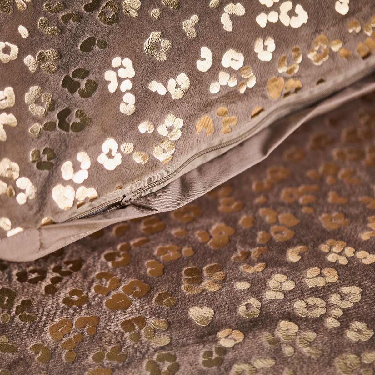 Pościel welwetowa ze złotym nadrukiem Panterin 200x220 cm