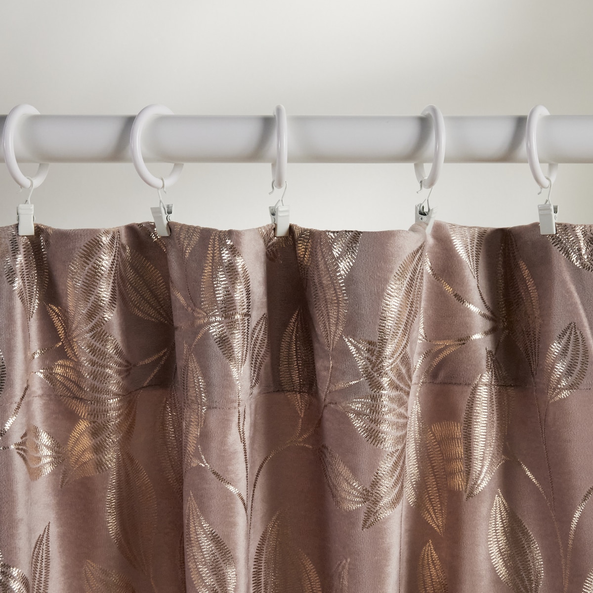 Zasłona Blomstela 140x250 cm z motywem roślinnym