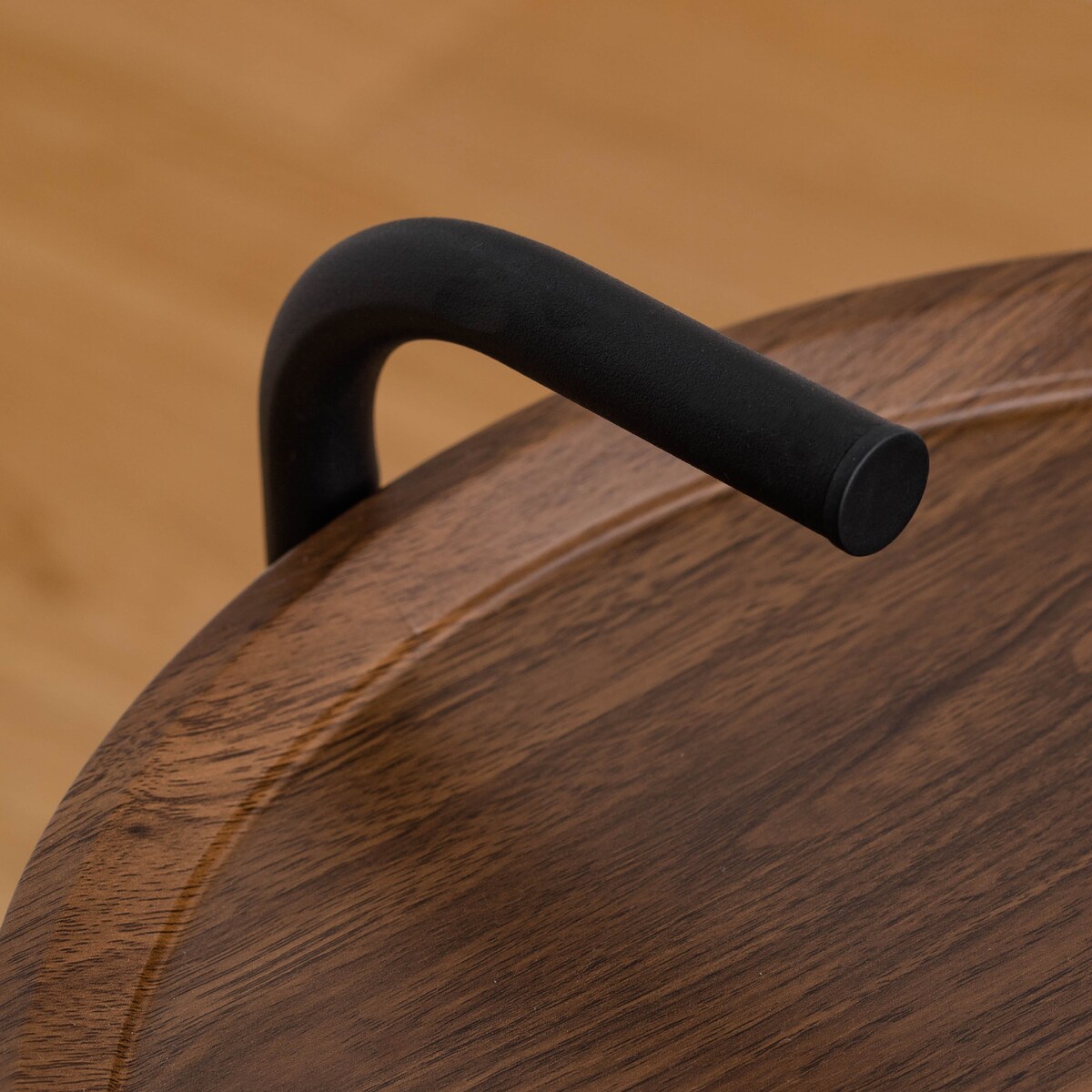 Stolik na kółkach sides