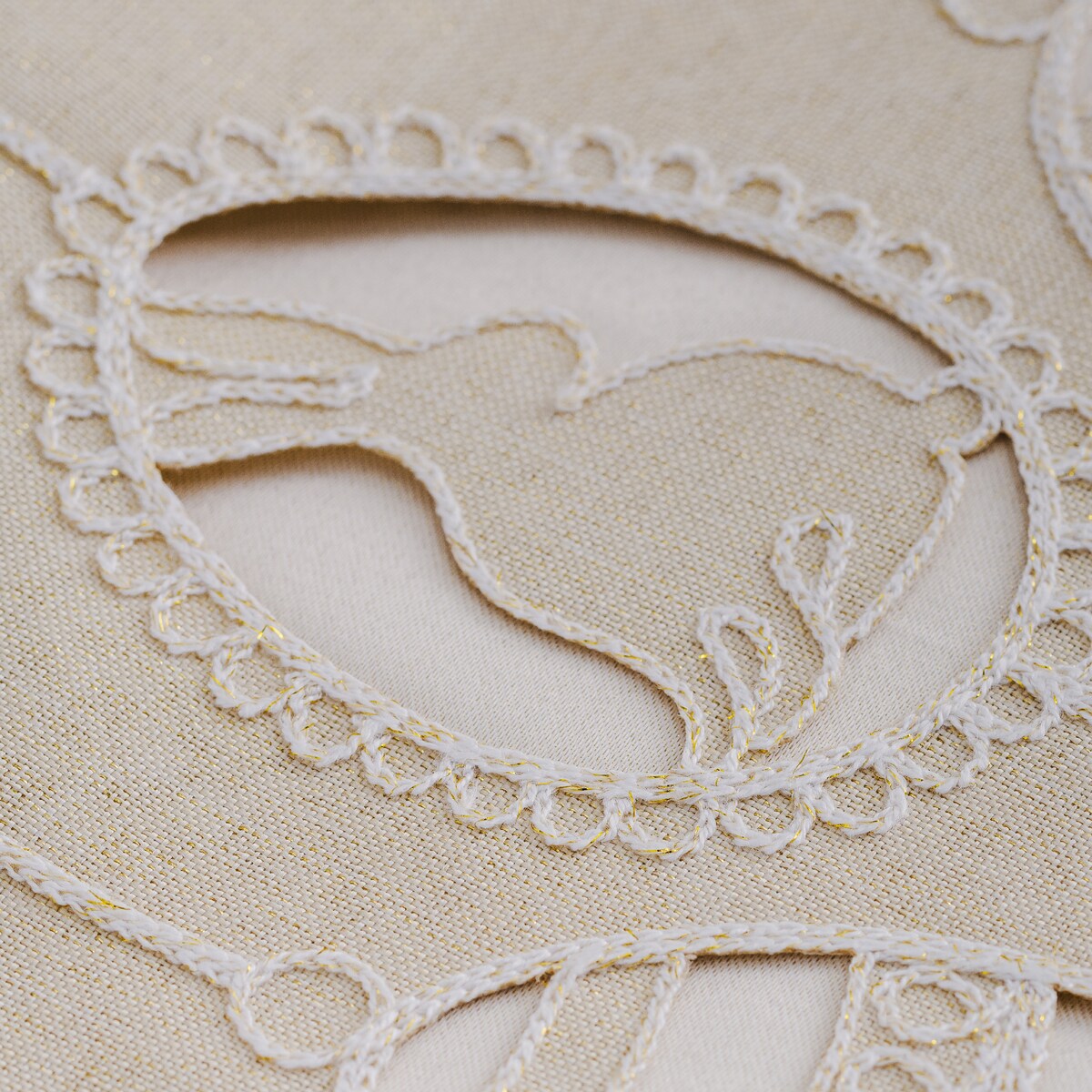 Bieżnik Jumble 35x178 cm z motywem jajka