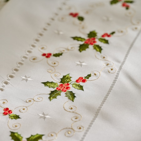 Obrus Haftowany Merrila 147x220 cm z motywem gwiazdy betlejemskiej