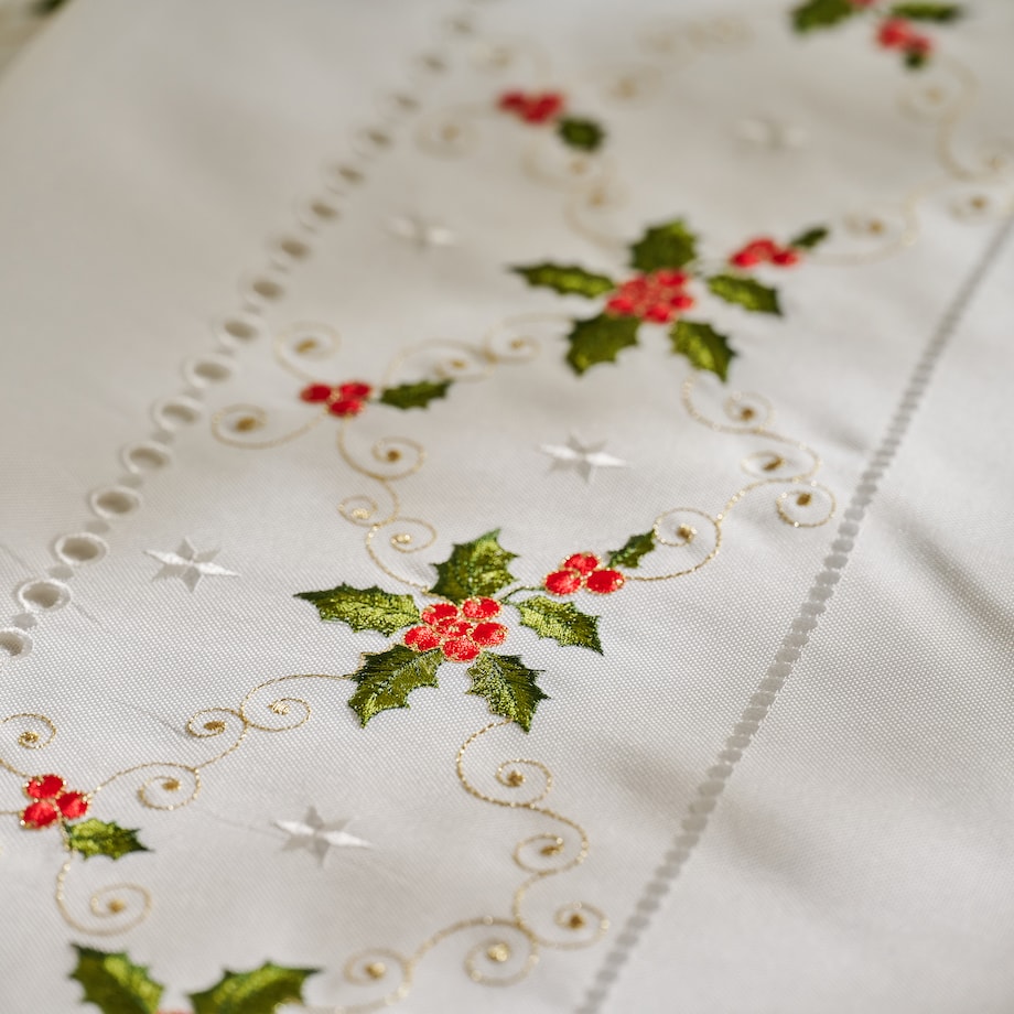 Obrus Haftowany Merrila 147x220 cm z motywem gwiazdy betlejemskiej