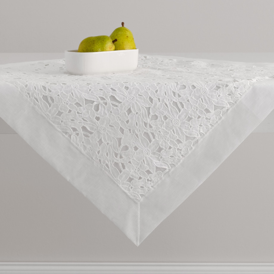 Serweta Haftowana Dolores 80x80 cm z motywem kwiatowym