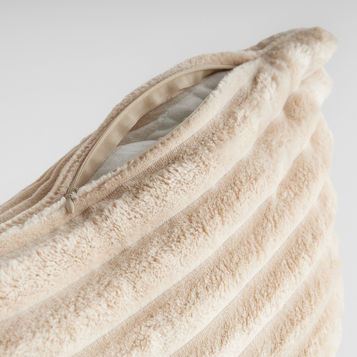 Poszewka dekoracyjna Divite 45x45 cm w paski