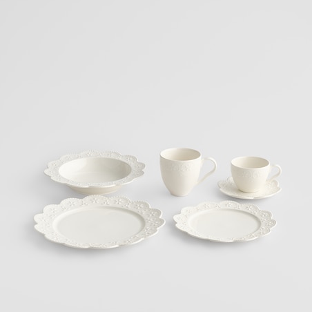 Filiżanka Ze Spodkiem Lace z motywem kwiatowym