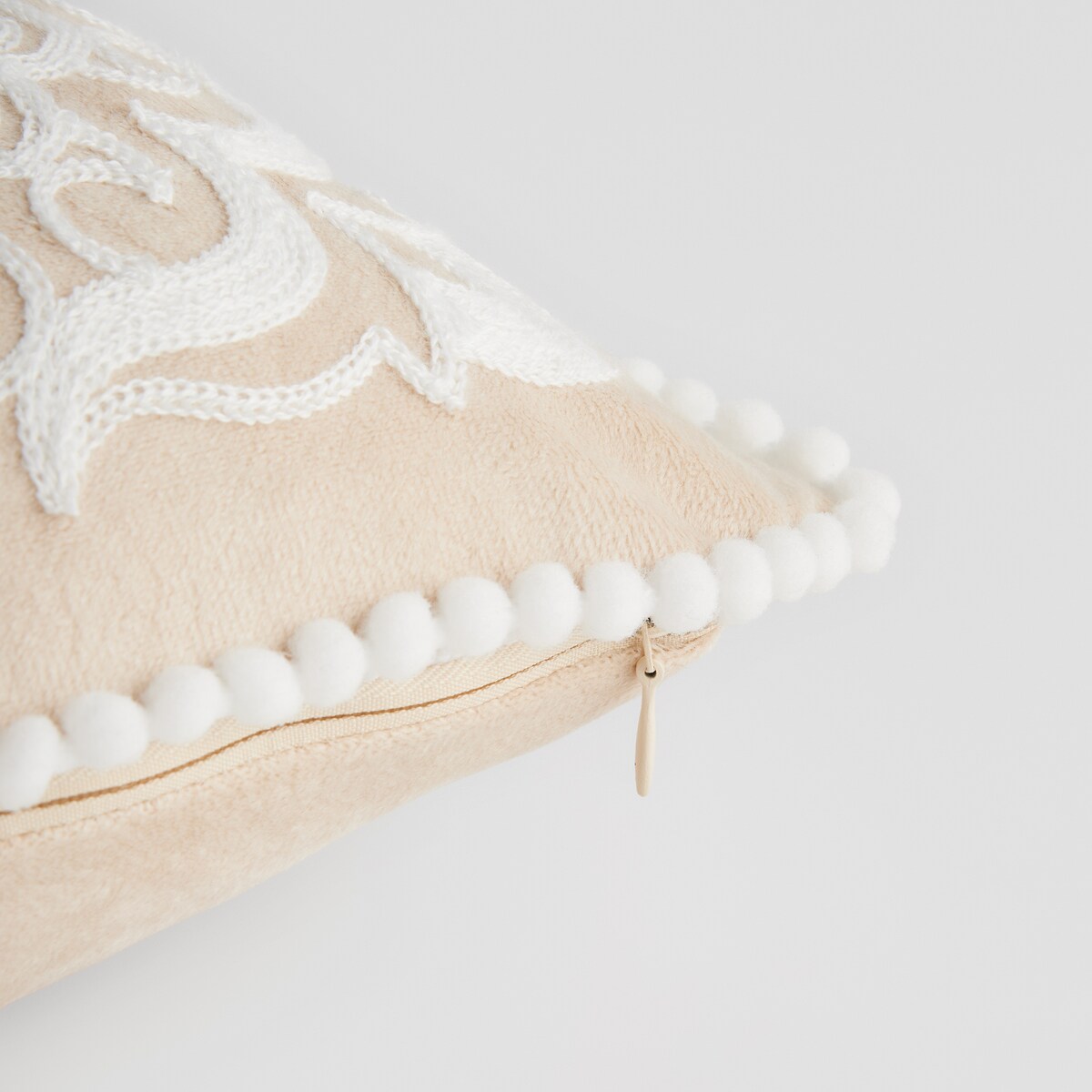 Poszewka Haftowana Blando 45x45 cm z motywem królika