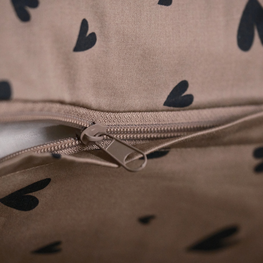 Pościel z bawełny satynowej z lamówką Malorina 200x220 cm z motywem serc