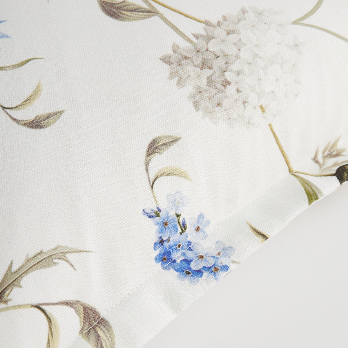 Poszewka z nadrukiem Ryshand 45x45 cm z motywem kwiatowym