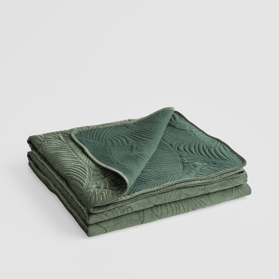 Jednokolorowa narzuta na łóżko z przeszywanym wzorem Nounis 200x220 cm z motywem roślinnym