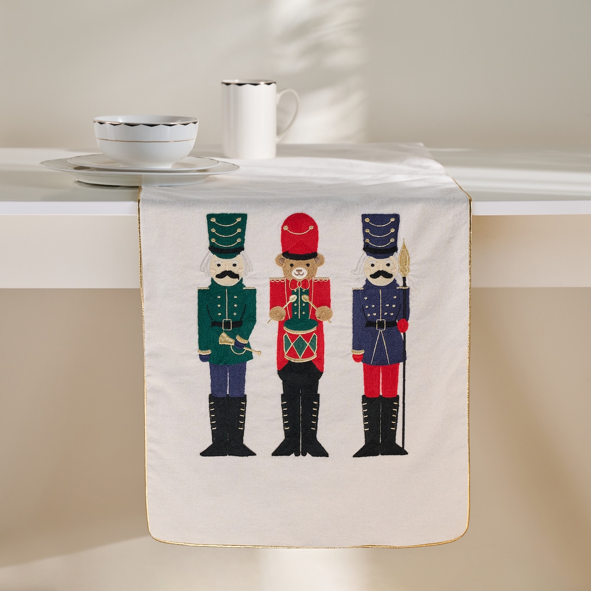 Bieżnik Haftowany Nutpacheris 40x180 cm z motywem dziadka do orzechów