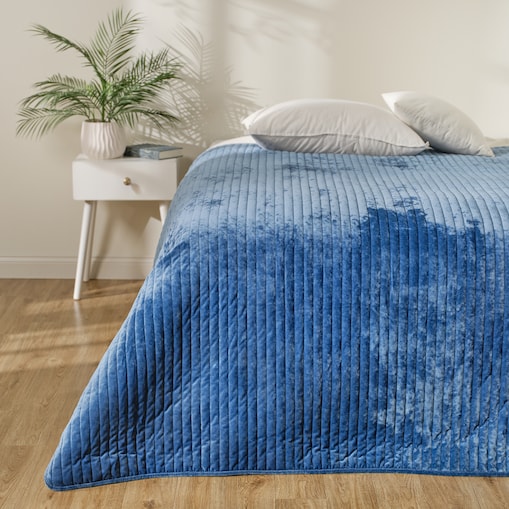 Jednokolorowa narzuta na łóżko z przeszywanym wzorem Blafal 200x220 cm