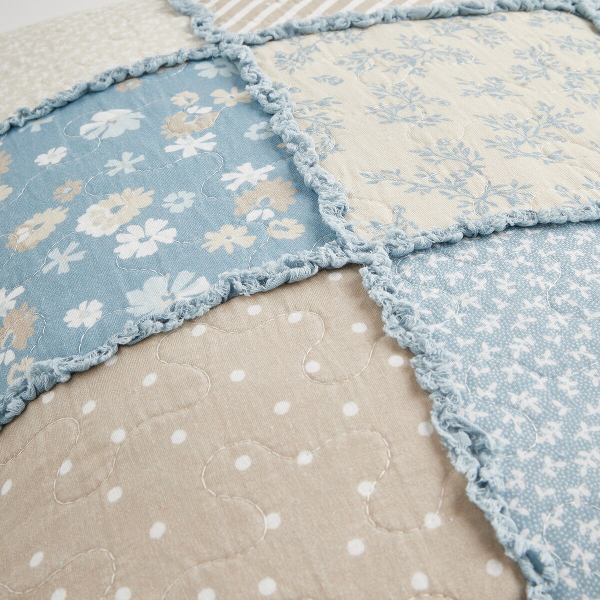 Poszewka dekoracyjna Cottagen 45x45 cm z motywem geometrycznym