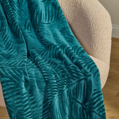 Jednokolorowy koc z wytłoczonym wzorem Lunisi 150x200 cm z motywem tropikalnym