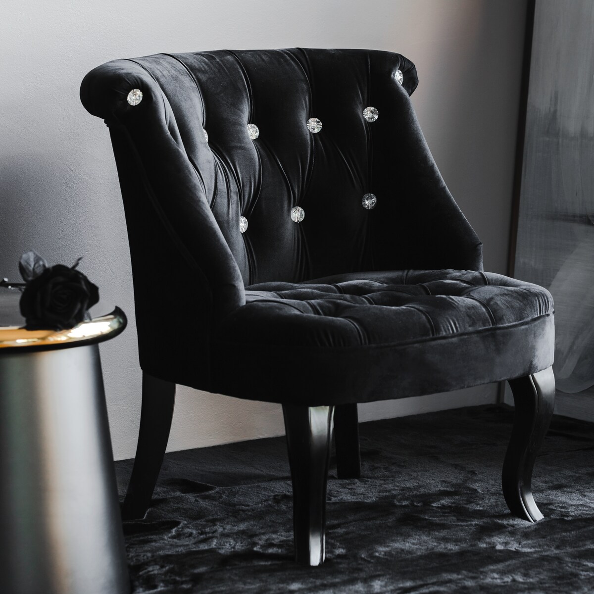 Welurowe krzesło w stylu glamour wykończone cyrkoniami brittani