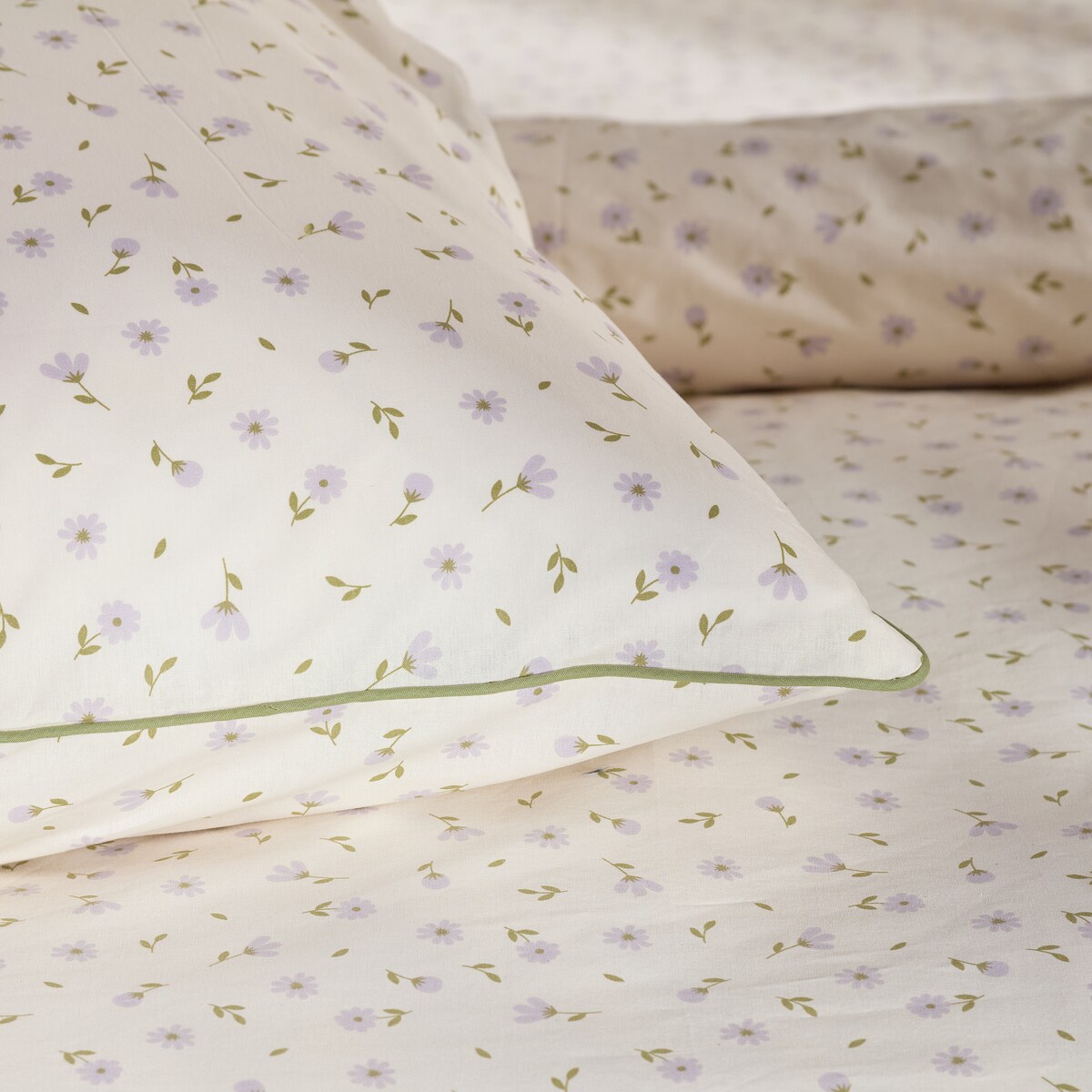 Pościel bawełniana z lamówką Avis 140x200 cm z motywem kwiatowym