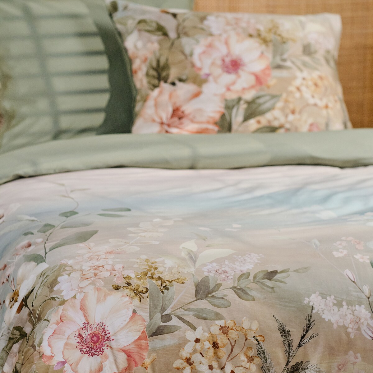 Pościel z bawełny satynowej Sunpala 160x200 cm z motywem kwiatowym