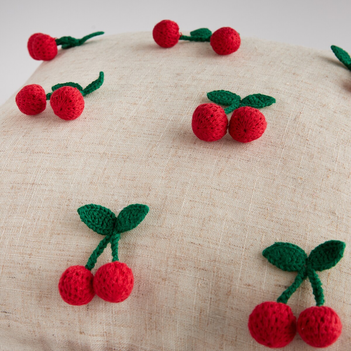 Poszewka dekoracyjna Cherryse 45x45 cm z motywem owoców