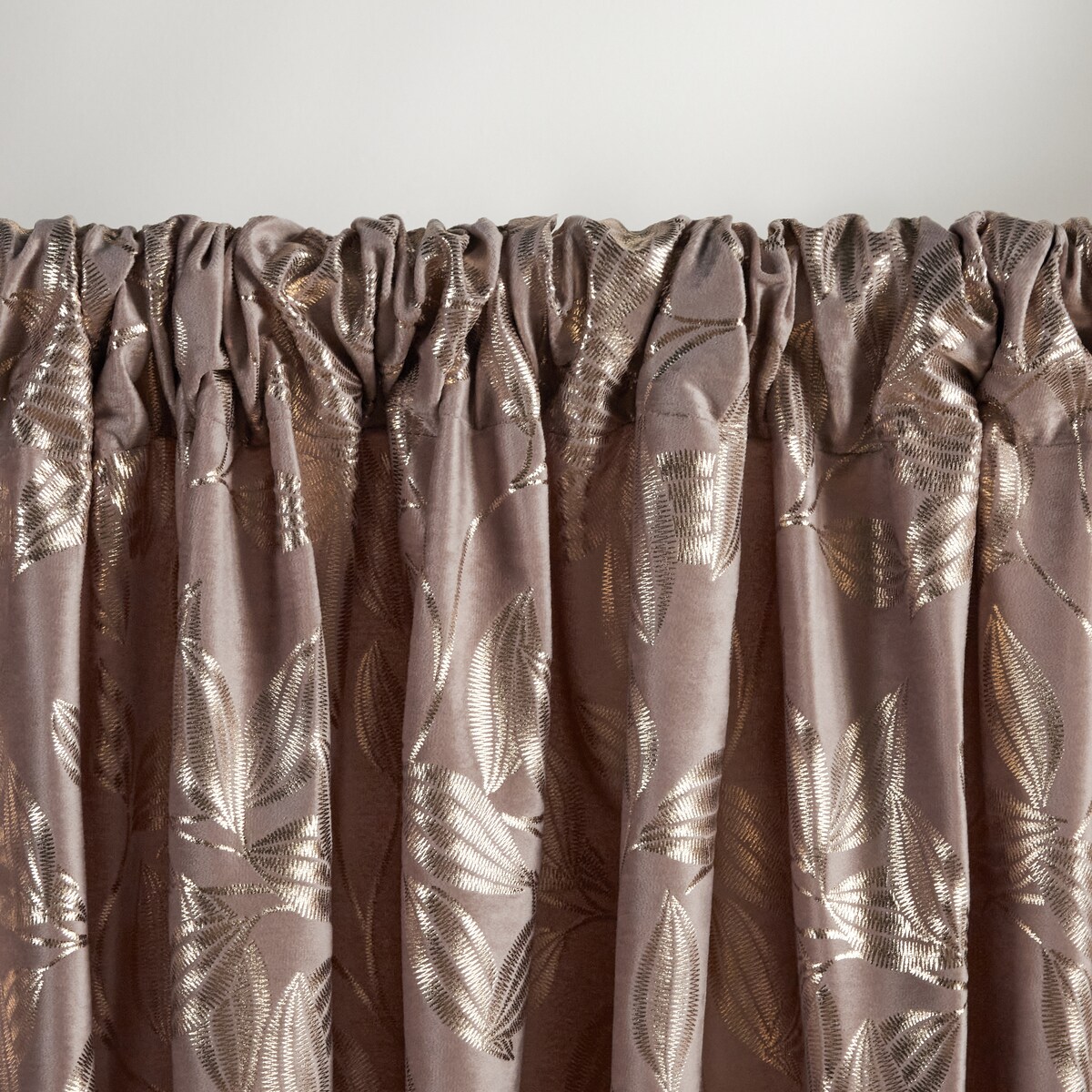 Zasłona Blomstela 140x250 cm z motywem roślinnym