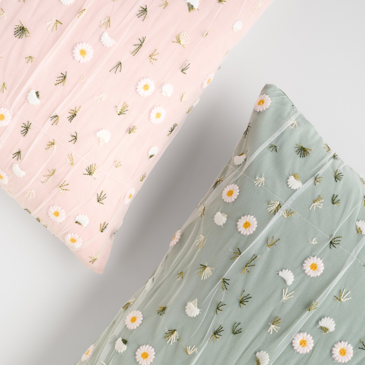 Poszewka Haftowana Ellesmere 45x45 cm z motywem kwiatowym