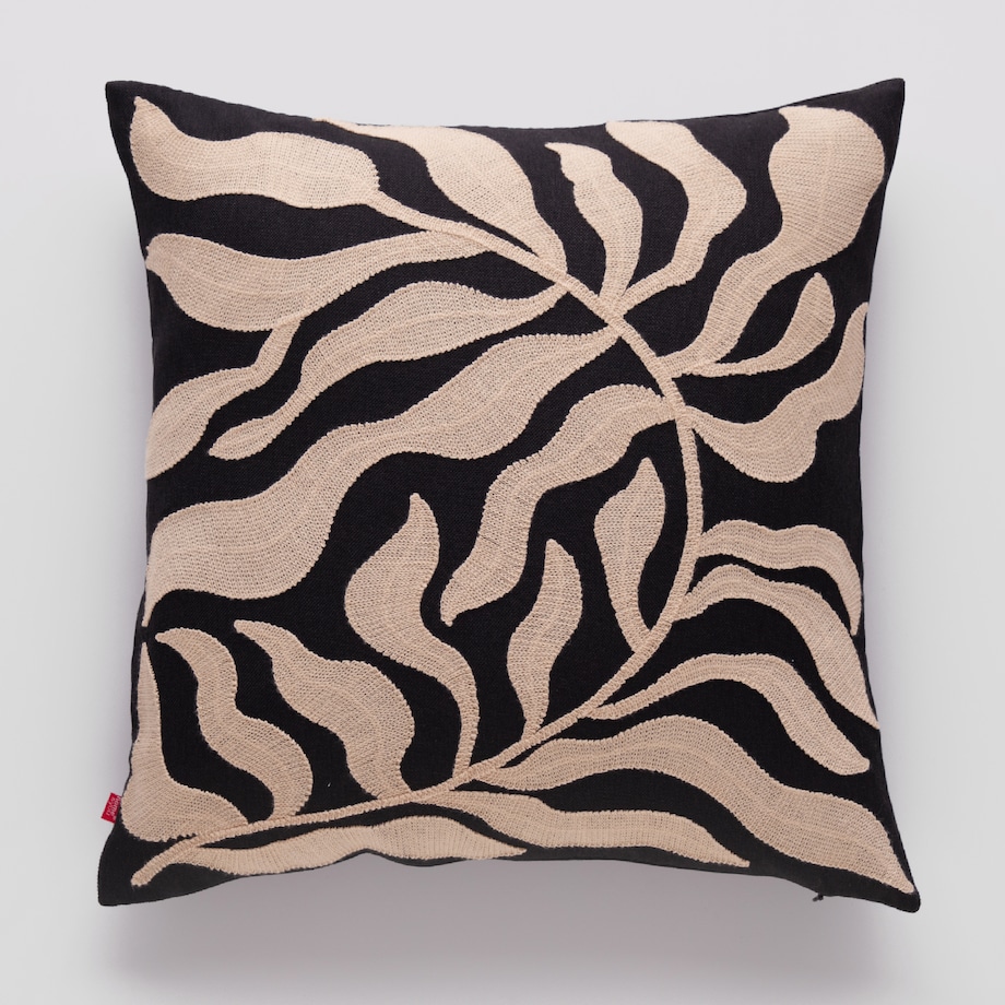 Poszewka Haftowana Kamea 45x45 cm z motywem roślinnym