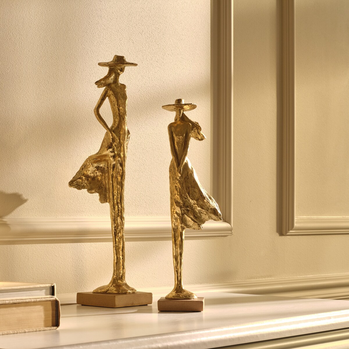 Figurka Matres z motywem postaci