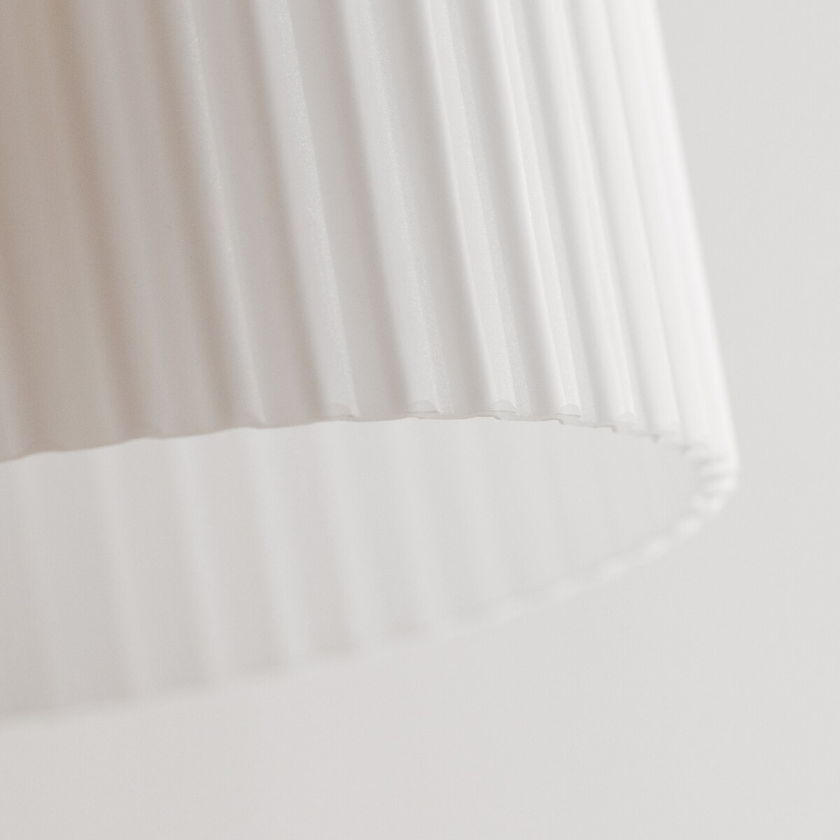 Lampa podłogowa z marmurową podstawą Ivory