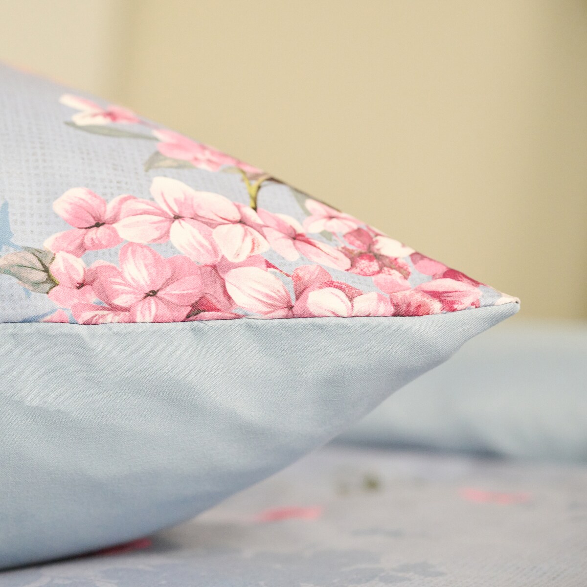 Pościel Z Mikrofibry Malwani 200x220 cm z motywem kwiatowym