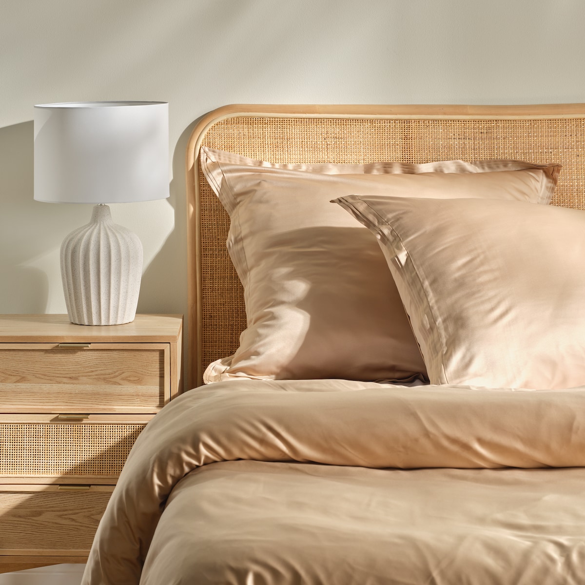 Pościel satynowa z mikrofibry Lobelia 200x220 cm