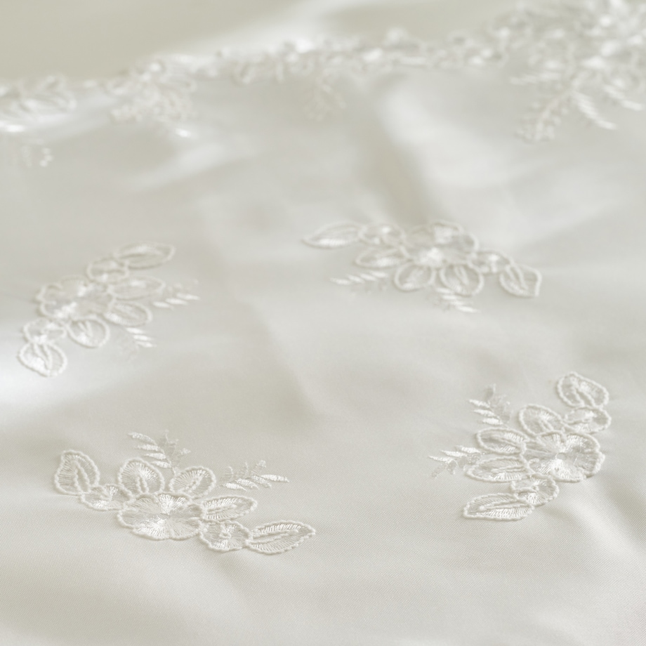 Serweta Haftowana Lucro 80x80 cm z motywem kwiatowym