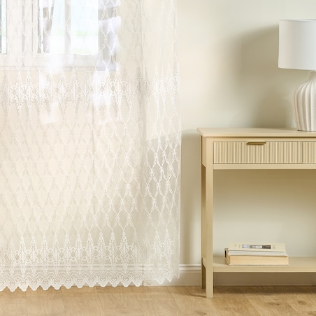 Firana haftowana Bella 140x250 cm z motywem arabeski