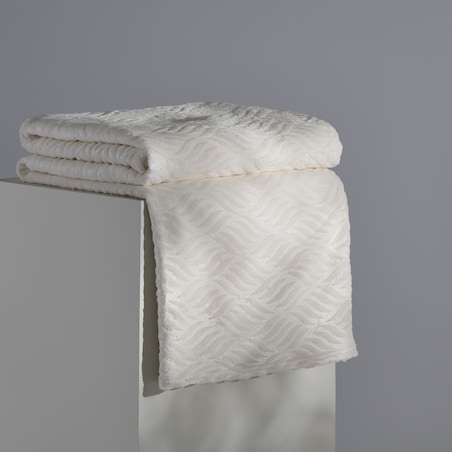 Jednokolorowy koc z wytłoczonym wzorem Esme 150x200 cm