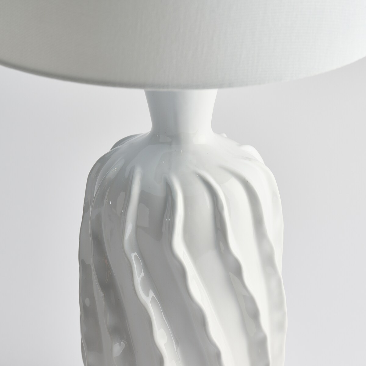 lampa stołowa z ceramiczną podstawą olida