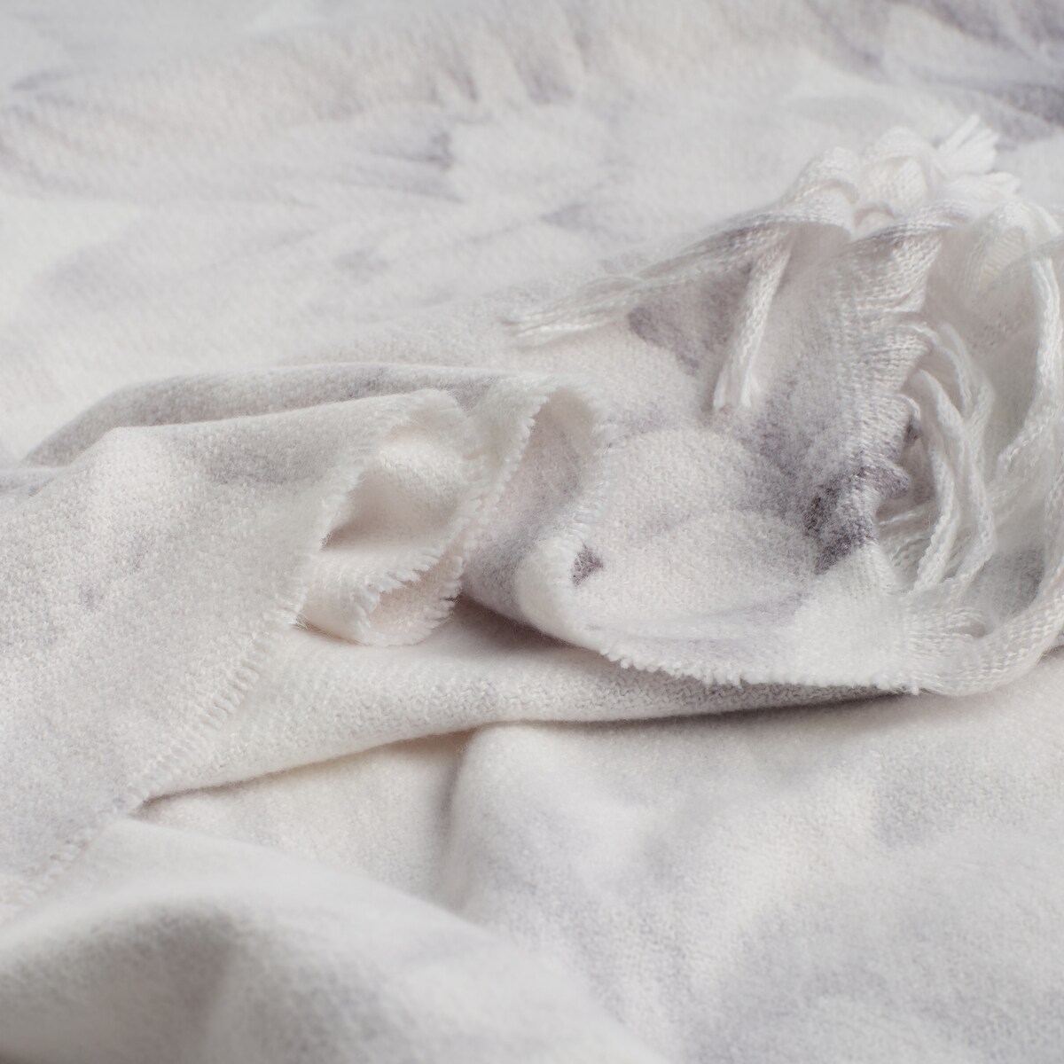 Wzorzysty koc Opunico 130x170 cm z wzorem kwiatowym