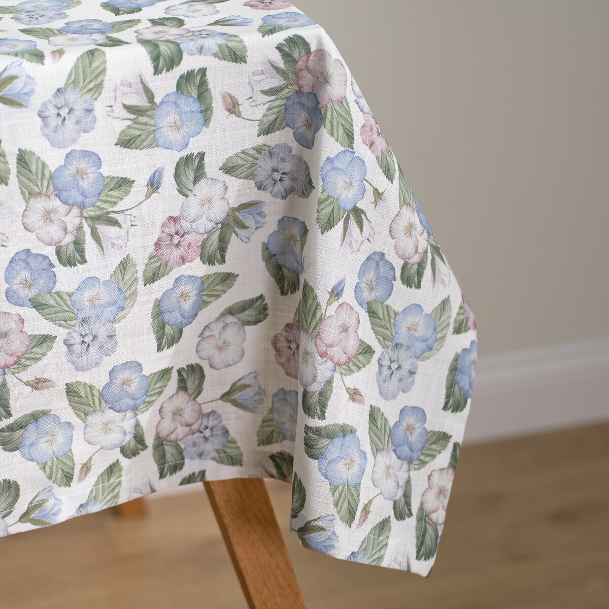 Obrus z nadrukiem Pansiso 150x220 cm z motywem kwiatowym