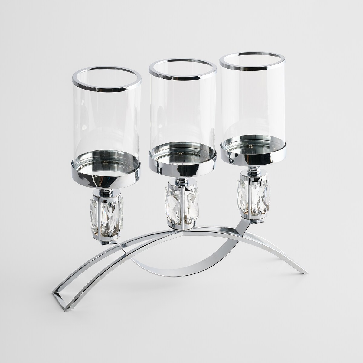 Świecznik potrójny Noova trio z motywem geometrycznym