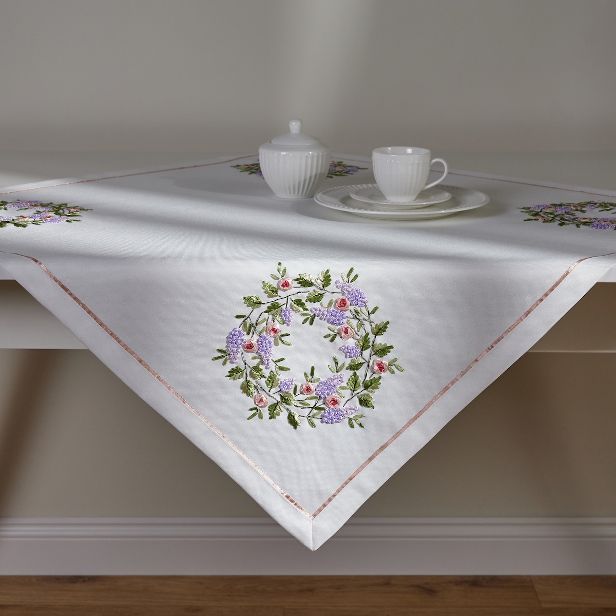 Serweta Fionis 80x80 cm z motywem kwiatowym