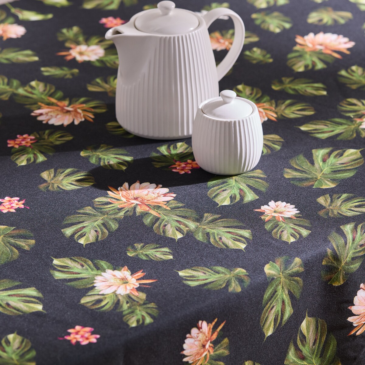 Obrus Drukowany Piroso 150x220 cm z motywem tropikalnym