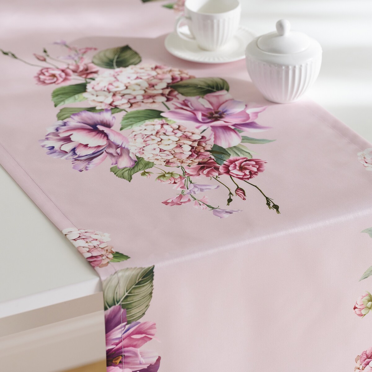 Bieżnik z nadrukiem Tensianis 40x180 cm z motywem kwiatowym