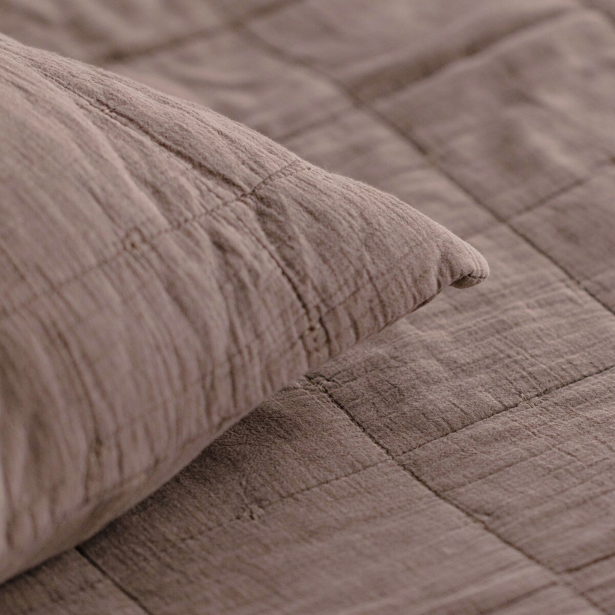 Narzuta Bawełniana z Efektem Sprania Przeszywana w Geometryczny Wzór Medosa 200x220 cm