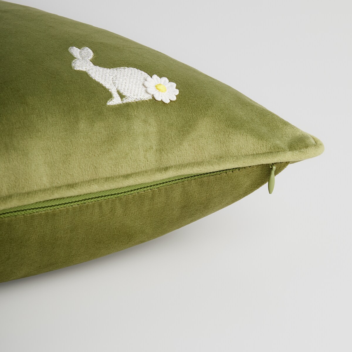 Poszewka Haftowana Hopspring 45x45 cm z motywem królika