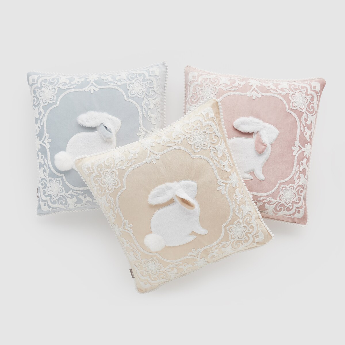 Poszewka Haftowana Blando 45x45 cm z motywem królika