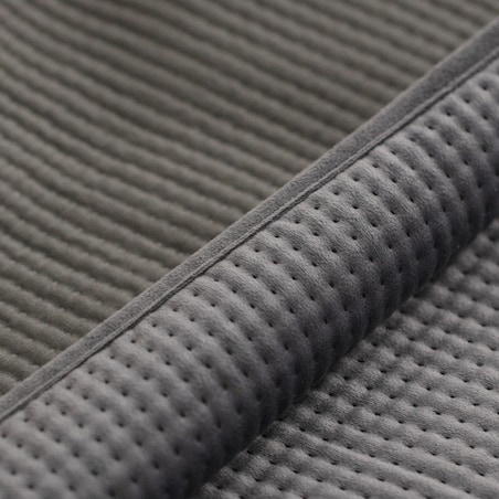 Jednokolorowa narzuta na łóżko z wytłoczonym wzorem Pontoso 200x220 cm