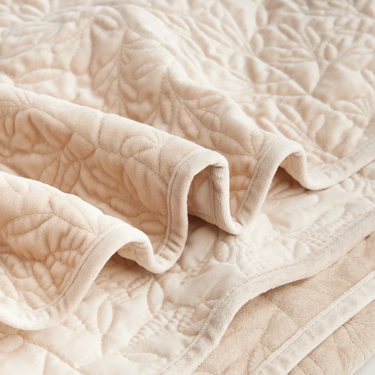 Narzuta Seviana 200x220 cm z motywem arabeski